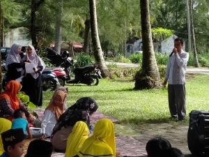 Pembagian Raport SDIT Muhammadiyah Manggeng di Alam Terbuka - 1134432A C054 4E88 B216 D7DDA67C166F | Abdya | Potret Online