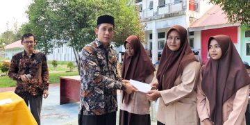 Pembagian Hadiah Kegiatan Ekstrakurikuler, OSN-K dan Pembagian Rapor di SMAN 1 Teunom Meriah - C0C81BB0 17EE 40DF BFC1 04CD5AB2FB9F | Aceh Jaya | Potret Online