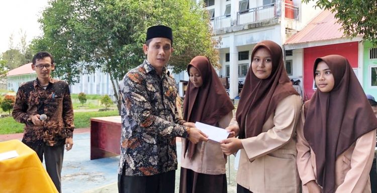 PESONA POLITIK DAN KORUPSI | Potret Online