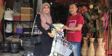 Wajah Ceria Saat Salsabila Terima Hadiah Sepeda POTRET - 055CC580 923B 4532 BFF6 8E28780F2541 scaled | Aceh | Potret Online