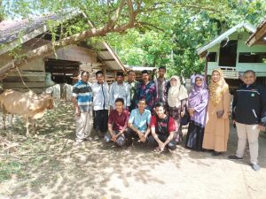 Siswa dan Guru MA Darul Ulum Serahkan Hewan Kurban Ke Desa Lamkunyet - 4C92DF2E A6D5 43ED A510 E3D57DF21646 | Banda Aceh | Potret Online