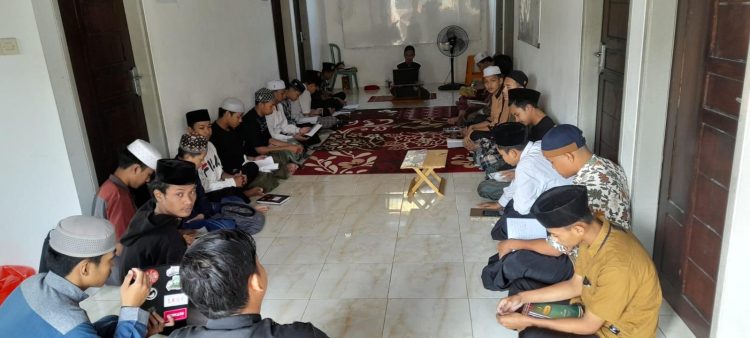 Sajak-Sajak Puti Asharaina K | Potret Online