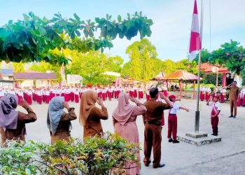 Membangun Budaya Disiplin dan Bertanggungjawab Lewat Upacara Bendera di Sekolah Pedalaman Singkil