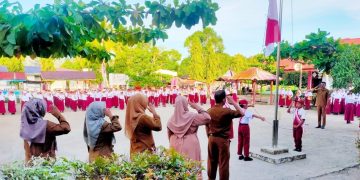 Membangun Budaya Disiplin dan Bertanggungjawab Lewat Upacara Bendera di Sekolah Pedalaman Singkil - 5787A9AB 9551 4312 A0FC C2298A04CC28 | Aceh | Potret Online