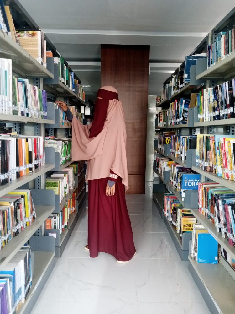 Sajak-Sajak Puti Asharaina K | Potret Online