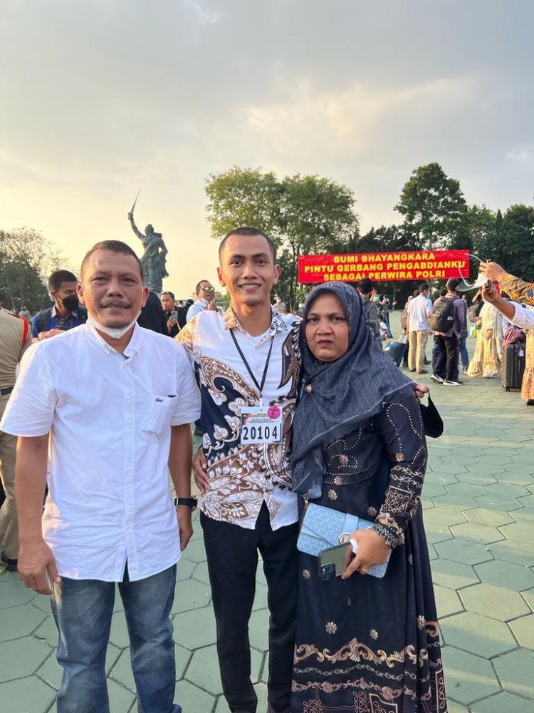 Untain Puisi-Puisi Ali Kusas | Potret Online