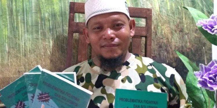 Guru MTsN 6 Aceh Utara, Putra Buloh Menulis Buku “Problematika Fiqhiyah dan Solusinya” - EE039887 4BA1 4BA2 BD0F F20DC0B8941B | Buku | Potret Online