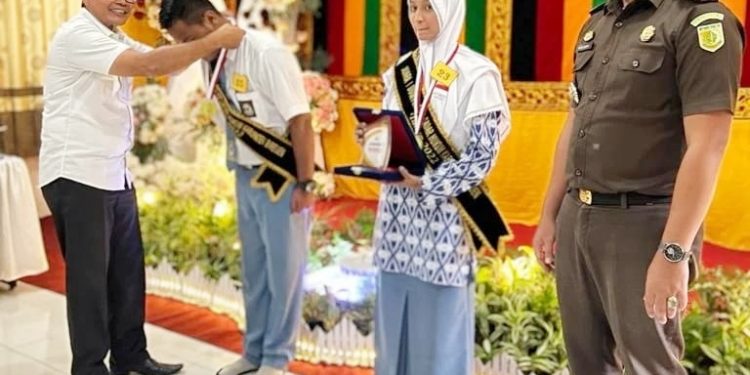 Kacabdin Bireun Bersama Kajari Seleksi Duta Pelajar Sadar Hukum, Ini Juaranya - 6674A928 CCE9 4BFD 9798 229C77678BDC | Bireuen | Potret Online