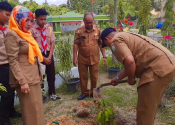 Kacabdindik Aceh Timur Bersama Gudep SMAN 1 Ranto Peureulak Tanam Pohon
