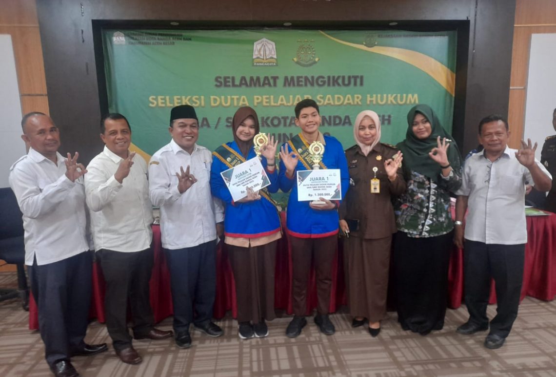 Siswa SMAN 3 Banda Aceh Raih Juara Satu Lomba Duta Pelajar Sadar Hukum, - 12313DF1 6331 43DC A2F2 55A262E5D9E7 | Banda Aceh | Potret Online