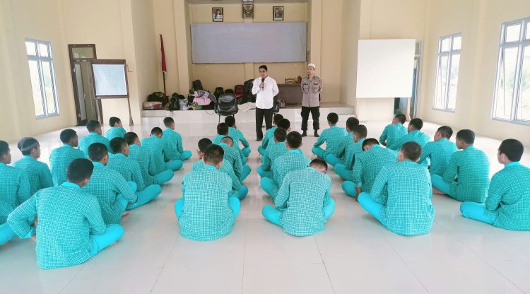Penerapan Disiplin Positif Melalui Segitiga Restitusi di Sekolah | Potret Online