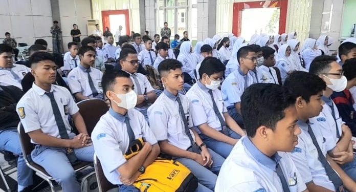 SMAN 3 Banda Aceh Prakarsai Diklat OSIS se-Kota Banda Aceh - 641BAAA4 801E 4C05 A065 CD883666DC7D | Banda Aceh | Potret Online