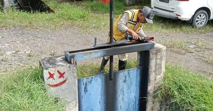 Dinas PUPR Banda Aceh Lakukan Pemeliharaan pada Pintu Air - 6296FCCC AD31 4D43 AE26 5C478E0A03BE | Banda Aceh | Potret Online
