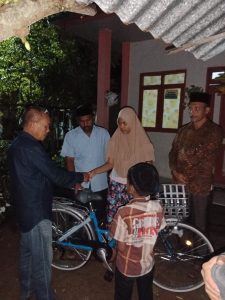 Kado Terindah Dari Seorang Bapak - 86543731 D7BC 44F8 A903 739EDDB6B088 | bantuan sepeda | Potret Online