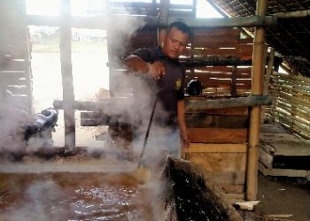 Menelusuri Pembuatan Garam Tradisional di Kabupaten Pidie