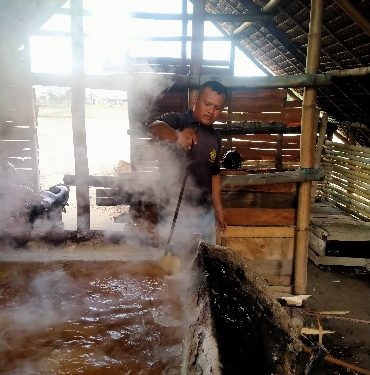 Menelusuri Pembuatan Garam Tradisional di Kabupaten Pidie - A5B4D803 A5F6 4B88 B65B BC819C77FB5A | Bingkai | Potret Online