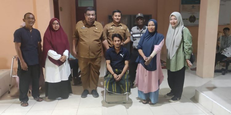 Penyandang Disabilitas di Banda Aceh Terima Alat Bantu Jalan - CF157017 8D47 427C A9B1 BC8C8BCF7378 | Aceh | Potret Online