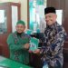 Guru MTsN 6 Aceh Utara Serahkan Buku Terbarunya Untuk Kemenag Aceh Utara