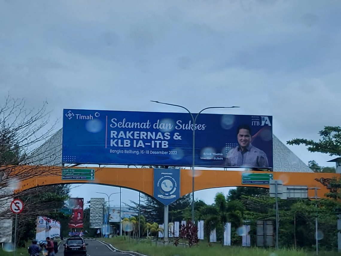 IA-ITB Terbelah Dua Kubu, Tiba-tiba Ada Baliho Erick Thohir