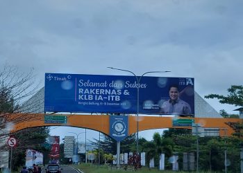 IA-ITB Terbelah Dua Kubu, Tiba-tiba Ada Baliho Erick Thohir