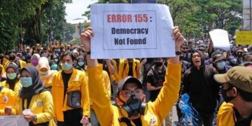 Mengulik Proses dan Protes Jalannya Legislasi di Parlemen