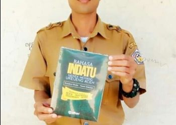 Penulis Buku Bahasa Indatu Mengajak Masyarakat Berbahasa Aceh yang Santun