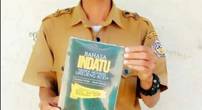 Penulis Buku Bahasa Indatu Mengajak Masyarakat Berbahasa Aceh yang Santun - EF2E5B88 4778 456C AE12 0E0578B0798C | Bahasa | Potret Online