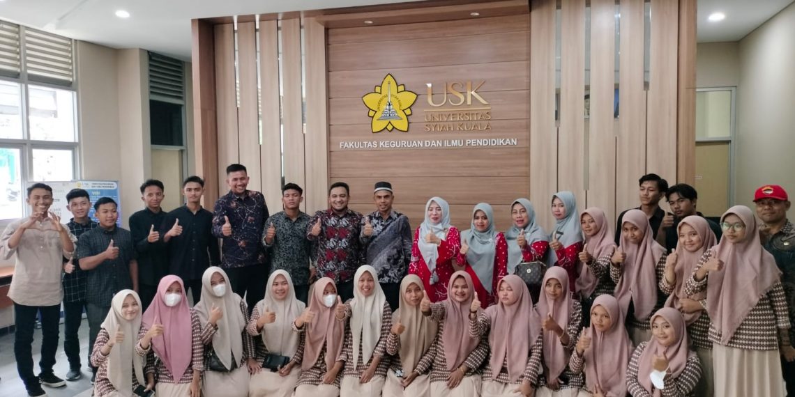 Ini Penyampaian Kajur Bahasa Inggris FKIP USK ke Siswa SMAN 1 Ranto Peureulak