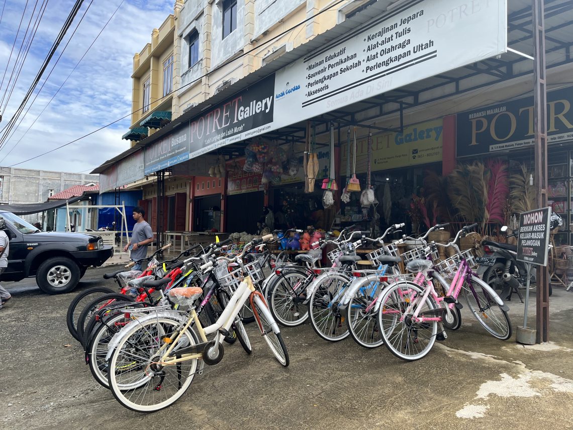 Sepeda Ontel; Saksi Bisu Sejarah di Tengah Kepopulerannya