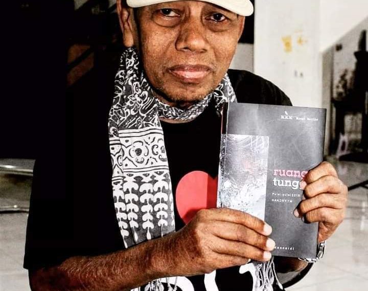 PENYAIR DI RUANG TUNGGU ITU PUN BERPULANG