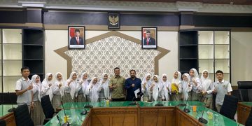 SMK Farmasi Cut Meutia Kunjungi DPRA - 32A2B437 18A6 43C3 9C85 1AD5DBF38668 | Banda Aceh | Potret Online