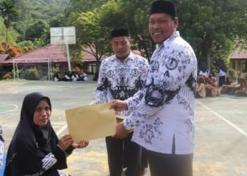 Guru SMKN 1 Tapaktuan Penyandang Difabel Kembali Tulis Buku, Asa Tak Bertepi