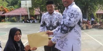 Guru SMKN 1 Tapaktuan Penyandang Difabel Kembali Tulis Buku, Asa Tak Bertepi - 3D9A0FF1 E264 4FBE AEBC 0078773FB392 | Aceh Selatan | Potret Online