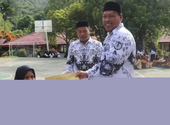 Guru SMKN 1 Tapaktuan Penyandang Difabel Kembali Tulis Buku, Asa Tak Bertepi