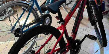 Jejak Sepeda Biru dan Mahasiswa Pejuang Sarjana di Kampus Biru