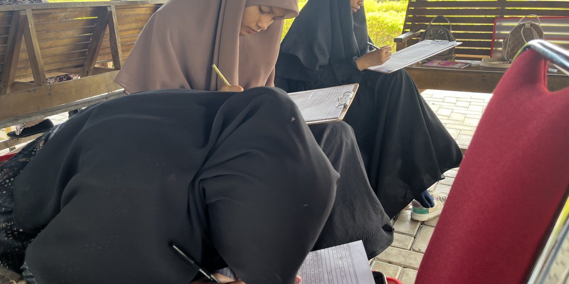 MELEWATI MINGGU KE TAMAN KOTA SAMBIL BELAJAR MENULIS