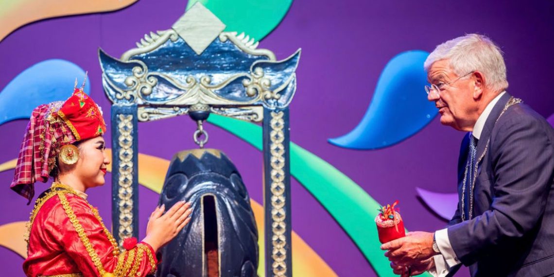 Sumbar Talenta Terpilih Menari di Depan Walikota Den Haag