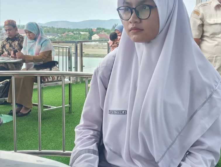 Senerai Puisi  Zhafira Putroe Rendra