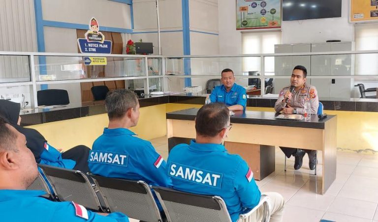 Samsat Kota Lhokseumawe: Pemanfaatan Bayar Pajak Kendaraan di Warkop oleh Warga Meningkat drastis.