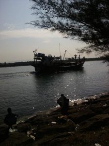 BAHTERA DI TENGAH BADAI - 7e3c53f2 8427 498e 9863 77113a9eb568 | POTRET Budaya | Potret Online