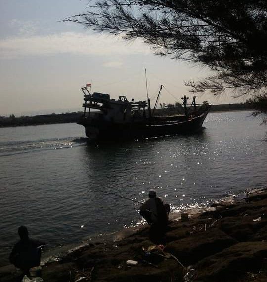 BAHTERA DI TENGAH BADAI