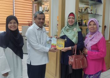 Kolabarasi Fakultas Bahasa dan Seni UNP Dengan IMLF Dalam Sebuah Panggung Pertunjukan