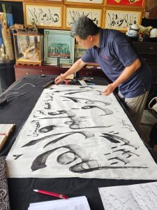 Pelukis Kaligrafi Cina Muslim Malaysia akan Meriahkan Pameran IMLF Dua di Padang - 90b51e89 33eb 4bae 9fd5 f0904fe16de1 | Literasi | Potret Online