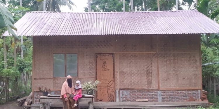 Nurhayati Tak Kunjung Dapat Rumah Bantuan, Numpang Hidup di Dayah - b6b3069b 52c3 4680 87af fd050cb3a854 | Aceh | Potret Online