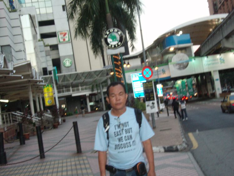 Gerimis Malam ini | Potret Online