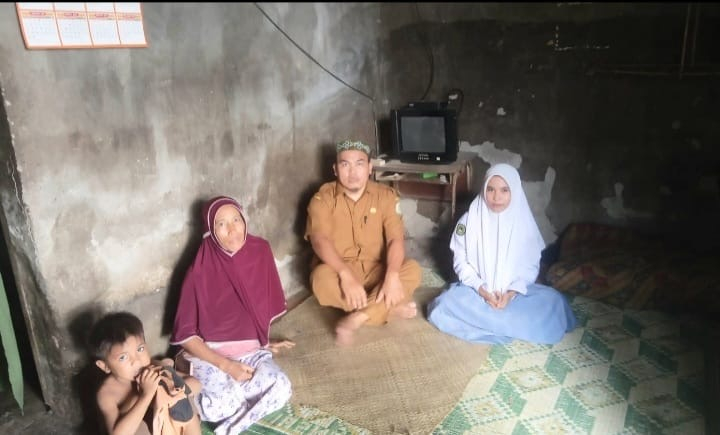 Junida, Tetap Semangat Bersekolah Walau Jalan Kaki Hingga 5 Km