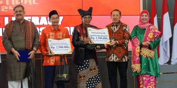 Pinto Janir, Sastrawan Multitalenta Meraih Penghargaan SatuPena