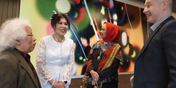 Konjen RI Melbourne, Kuncoro Waseso Baca  Puisi pada Peluncuran Buku Suara Kampus