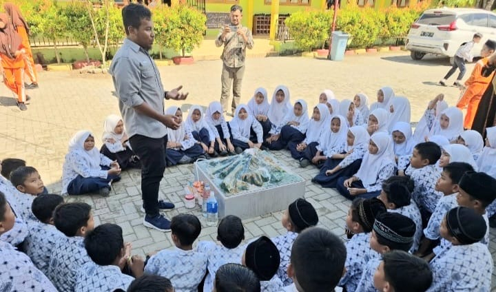 Dinas Energi dan Sumber Daya Mineral Aceh Sosialisasikan Kegeologian di MIN 11 Banda Aceh