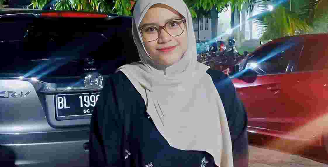 Lampu Merah dan Pengemis Bekostum Badut